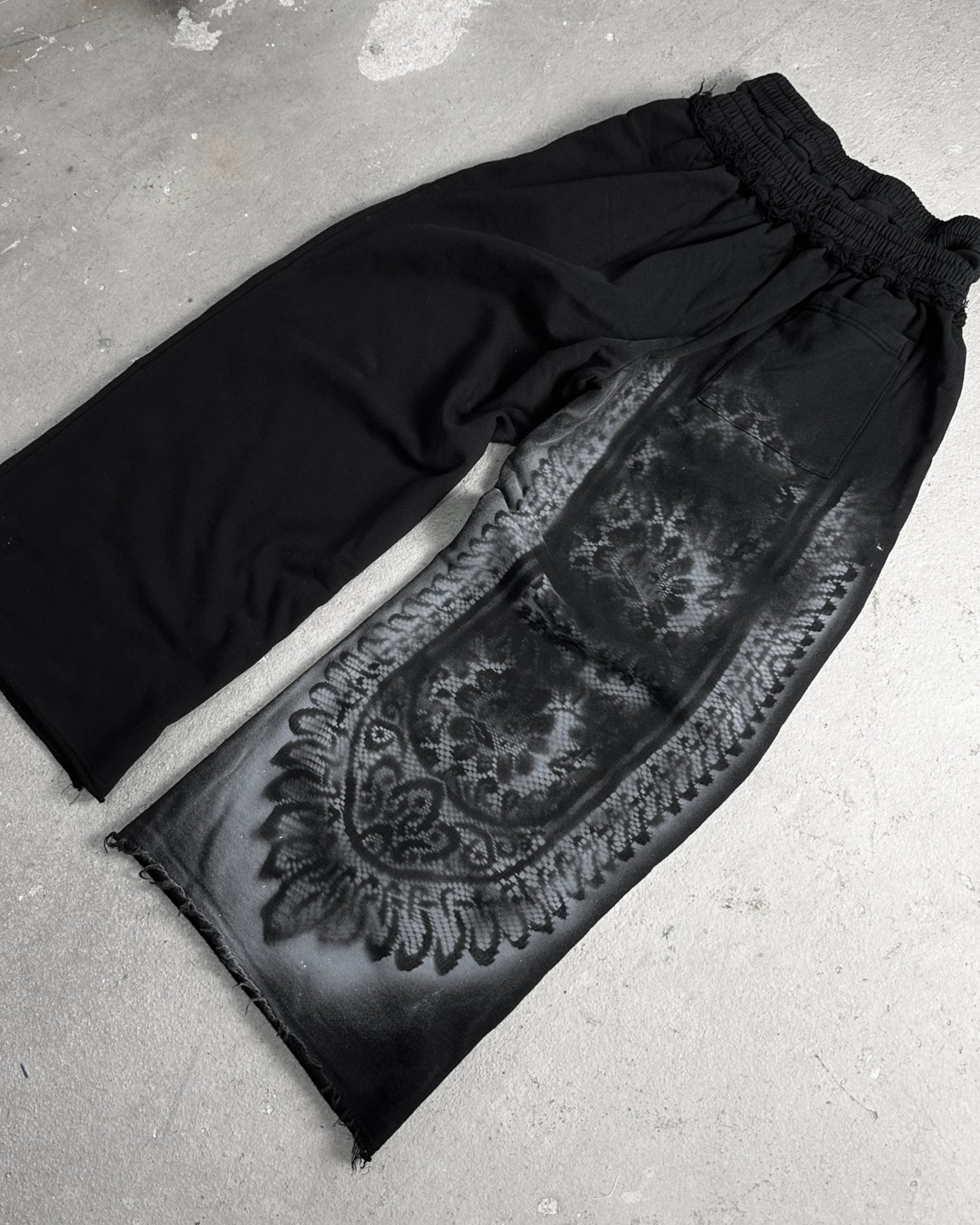 1of1 double waist OVERDXSE SWEATPANTS size XL