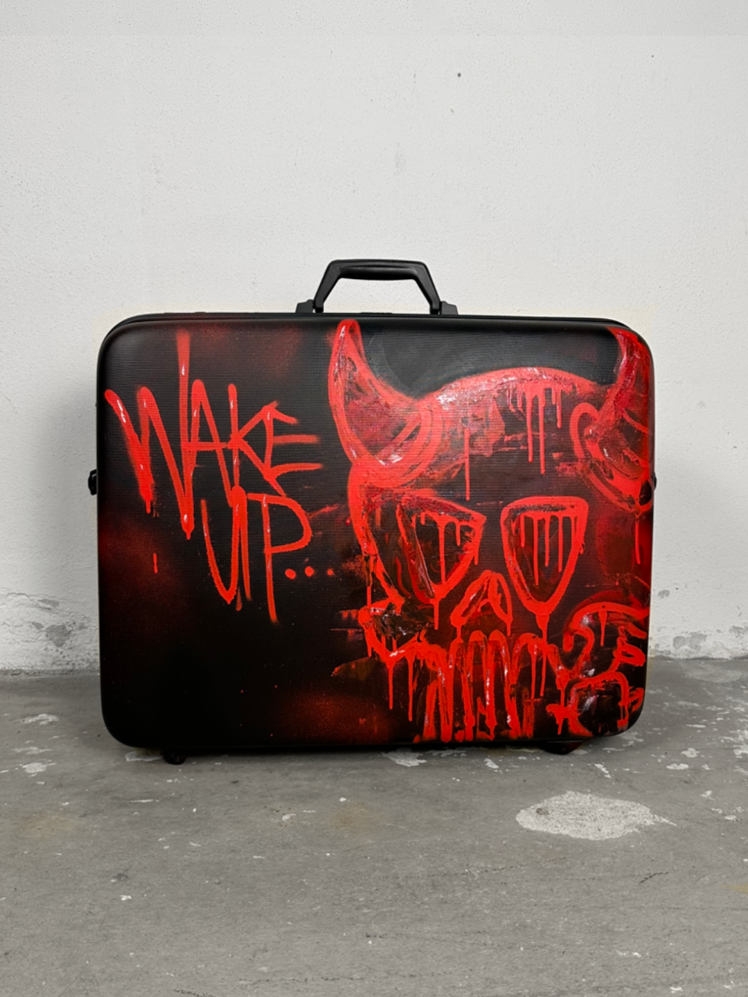 1of1 OVERDXSE „WAKE-UP“ ART SUITCASE